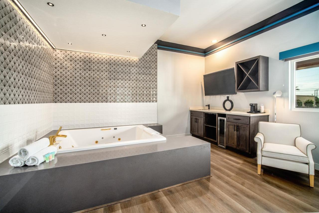 Aspire Inn Studios & Spas Bellflower Eksteriør bilde